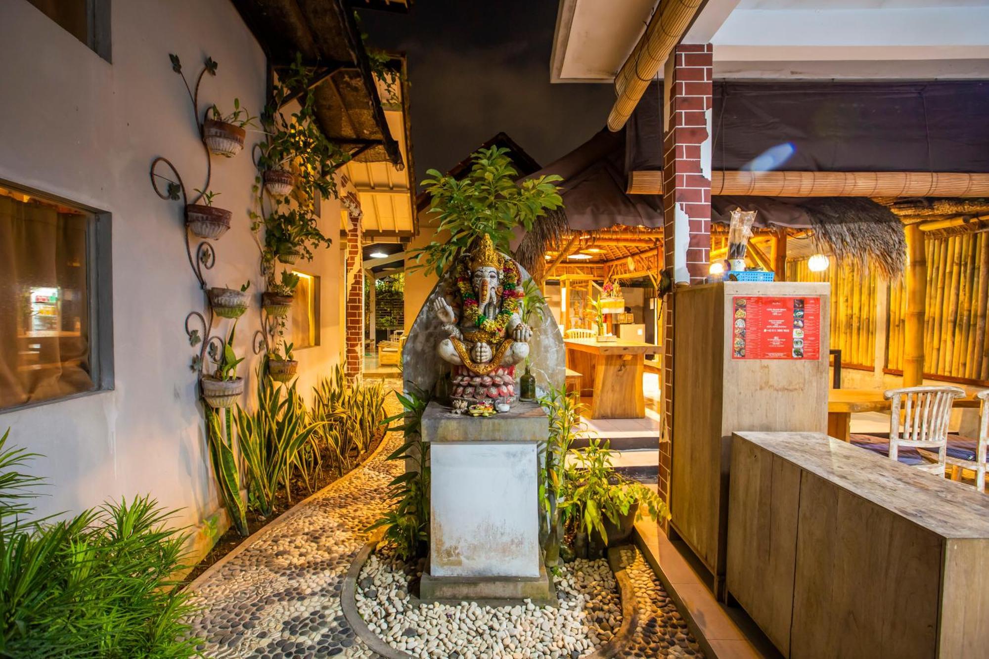 The Nest Canggu Exteriör bild