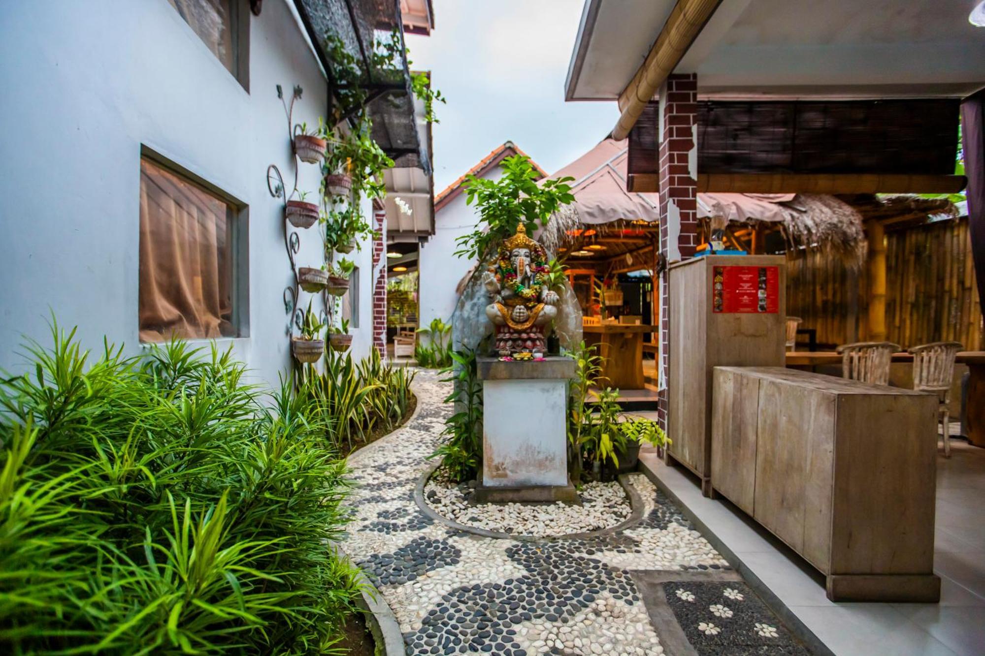 The Nest Canggu Exteriör bild